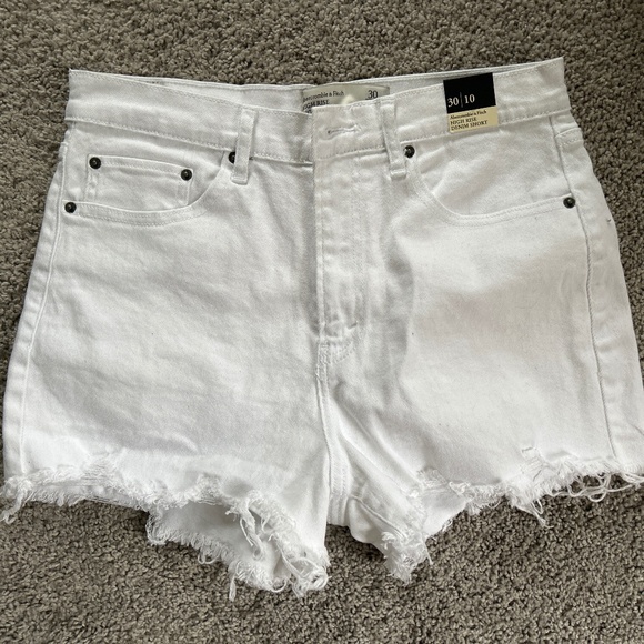 White distressed shorts high rise - Picture 1 of 3